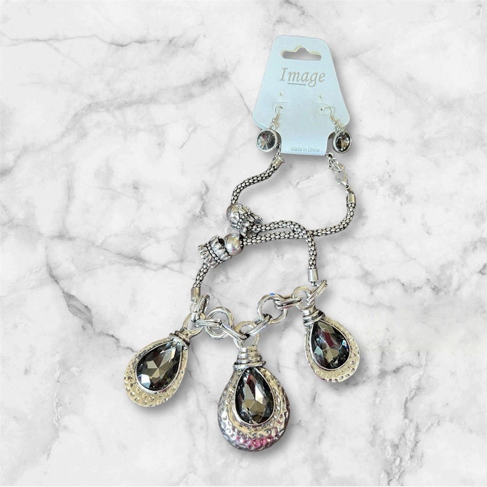 Image of beautiful silver with matching earrings necklace - Picture 2 of 2